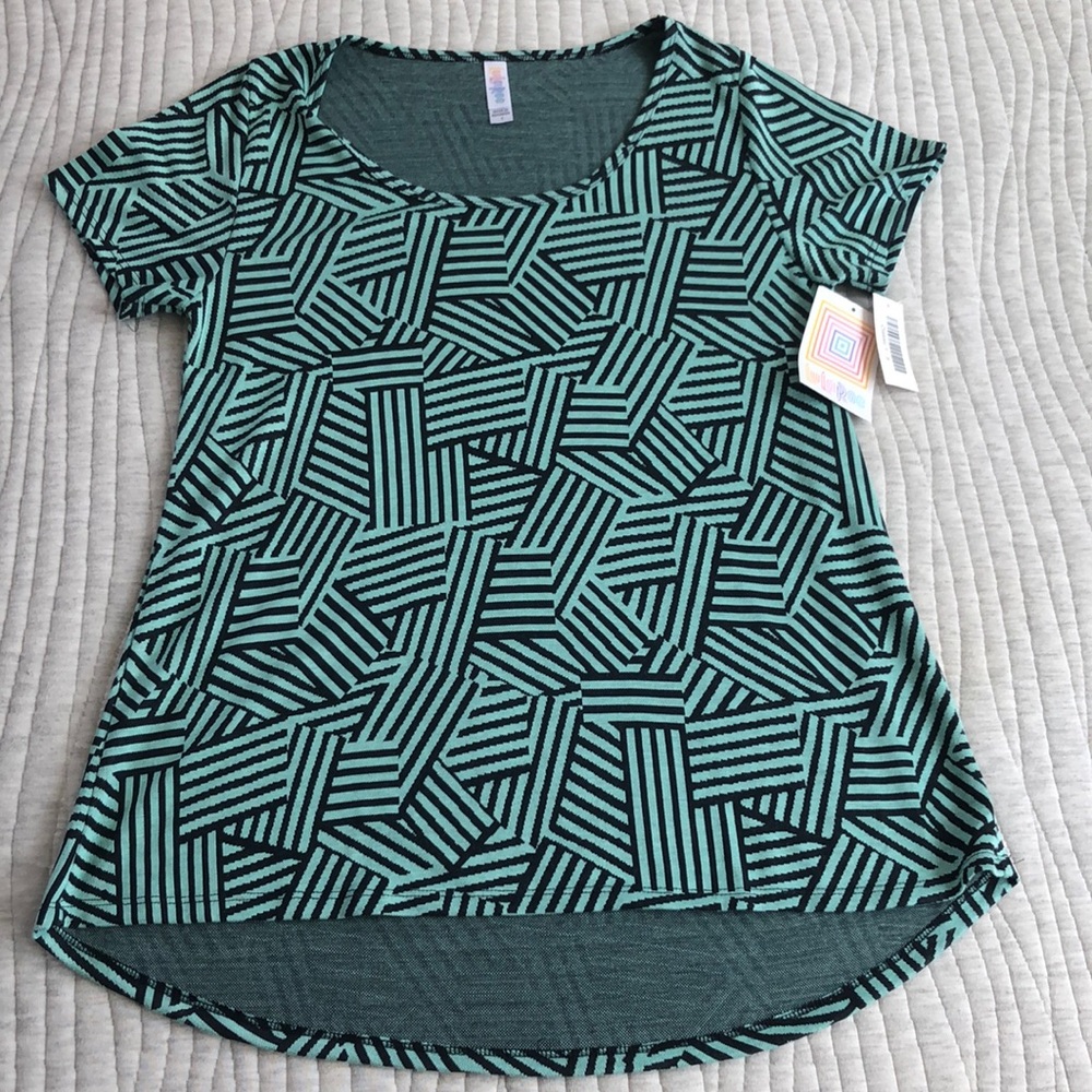 NWT LulaRoe Classic T green pattern Size Small